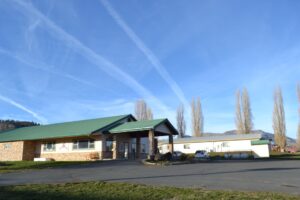 Picture of the outside of the health center on a bright sunny day